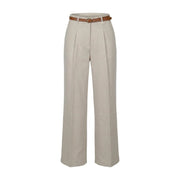 Pantalon beige plissé à jambes larges en polyester, ceinture en cuir marron, fermeture éclair et bouton, fabriqué en Italie par Artigli.