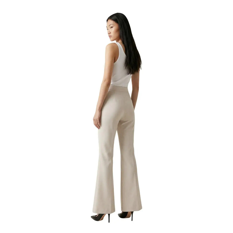 Pantalon beige évasé taille haute pour femme Artigli, coupe élégante et ajustée, en polyester et élasthanne, fermeture éclair et bouton.