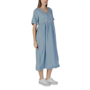B.young women light blue v-neck short-sleeved midi dress made of 100 percent cotton with a gathered waist