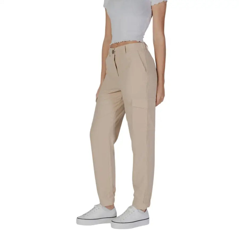 B.young women’s beige cargo trousers with relaxed fit and visible side pockets for casual wear