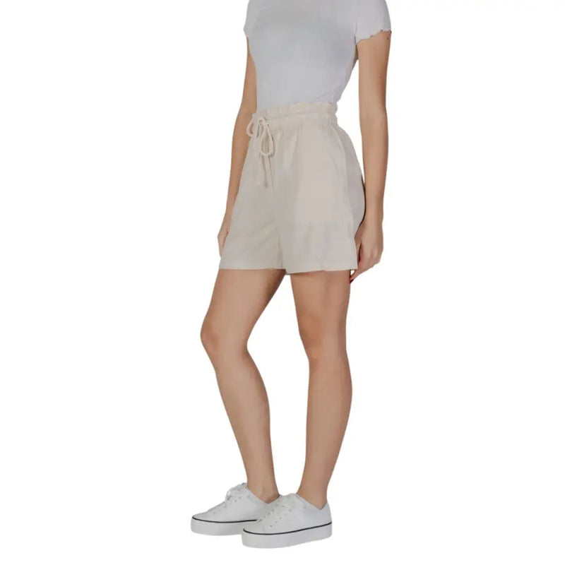 Beige high-waisted cotton shorts with drawstring waistband and laces from B.young women’s collection