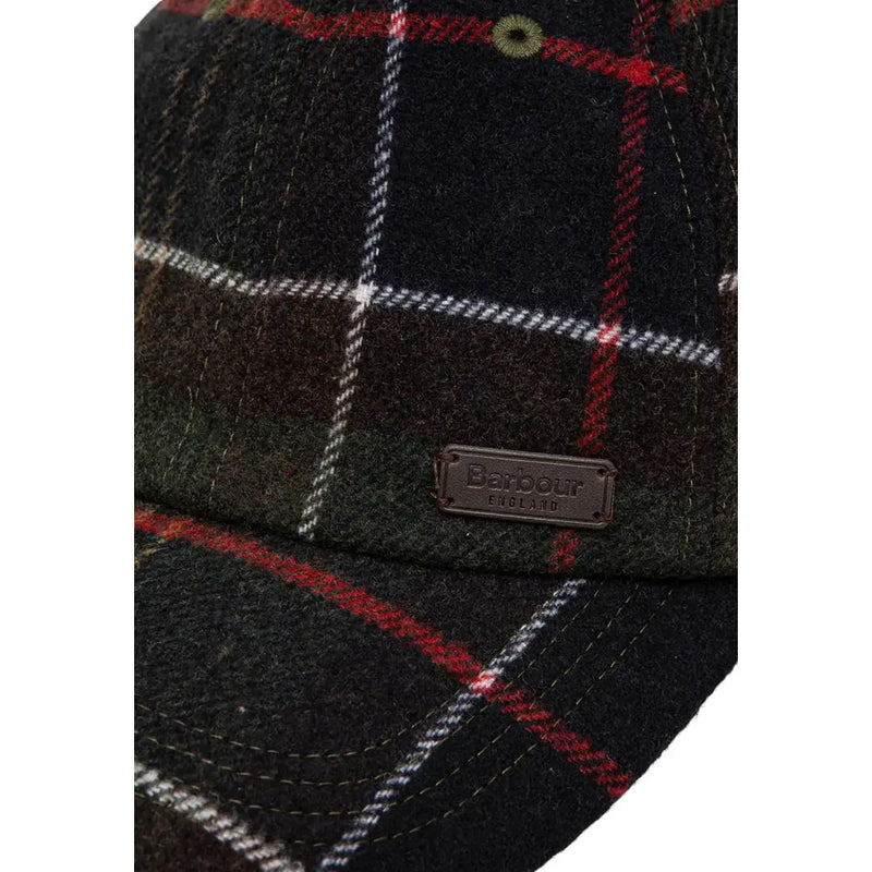 Casquette Barbour Galingale pour homme en laine à carreaux vert foncé et rouge avec étiquette en cuir marron, vue de face