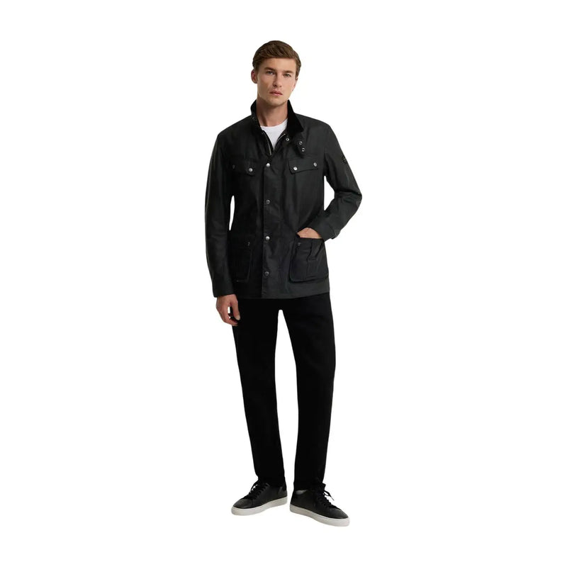Veste de terrain en coton ciré noir avec boutons argentés et poches à rabat, par Barbour International. Veste cirée pour homme en coton vert Duke.