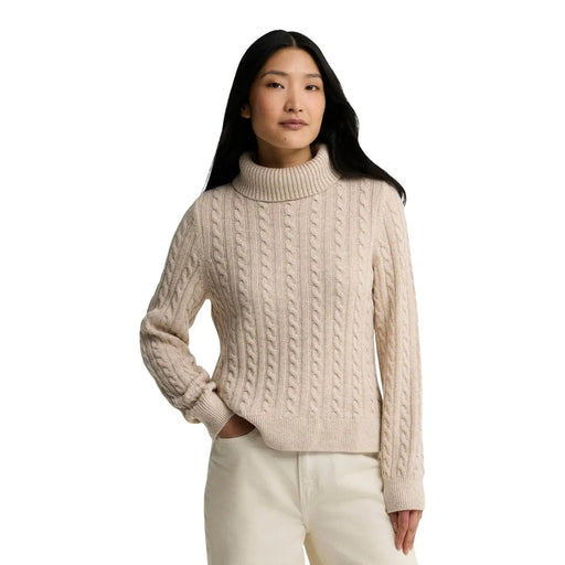 Pull Barbour Ambleside beige en laine mélangée pour femme, col roulé, maille torsadée, poignets et ourlet côtelés.