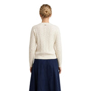 Pull en laine et coton couleur crème à torsades, avec ourlet et poignets côtelés, issu de la collection de pulls blancs en duvet pour femme de Barbour.