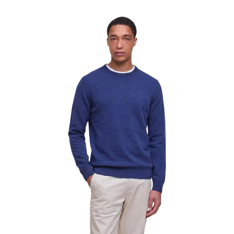 Pull Barbour en laine bleue pour homme, col et poignets côtelés blancs, vue de face
