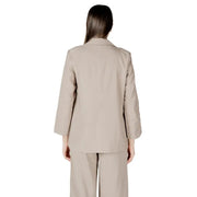 Beige blazer suit with relaxed fit and three quarter length sleeves crafted from soft breathable fabric