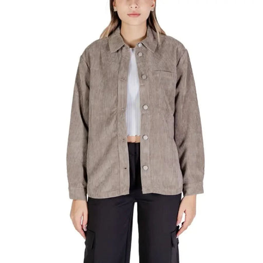 Beige corduroy button-up shirt jacket with collar and chest pocket by Jacqueline De Yong