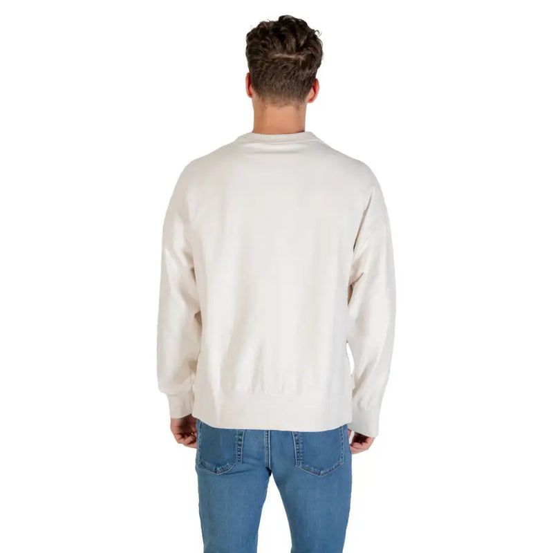Sweat-shirt beige à col rond couleur crème, manches longues et coupe décontractée, parfait pour une tenue casual.