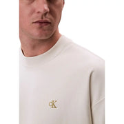 Sweat-shirt beige à col rond en tissu couleur crème avec de subtiles broderies dorées Calvin Klein logo sur la poitrine