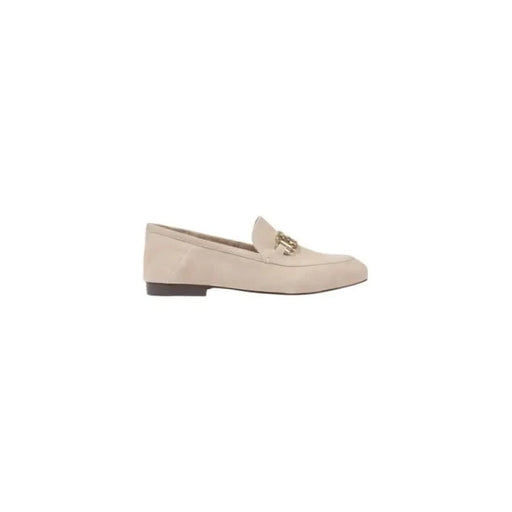 Mocassin en cuir beige avec détails dorés de Guess Mocassins plats en cuir noir pour femmes