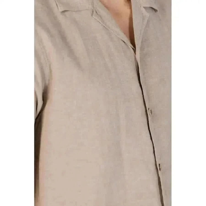 Beige linen button-up shirt with collar from Hamaki-ho Men’s Collection