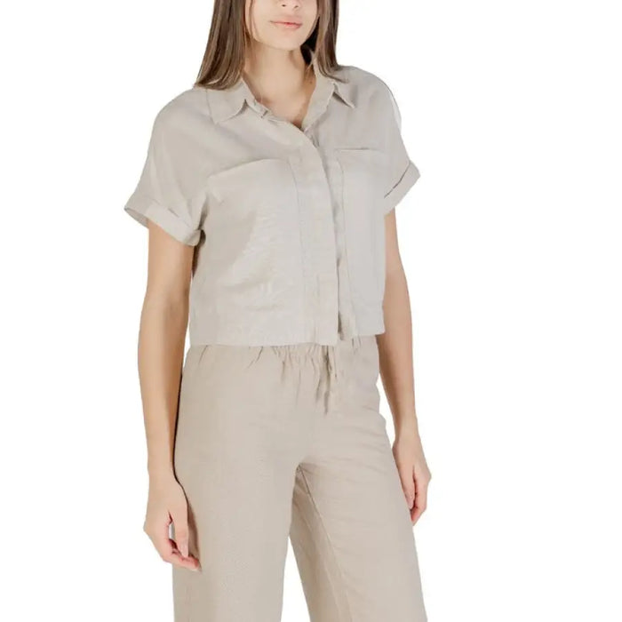 Beige linen short-sleeved shirt and matching pants set for women displayed in product listing