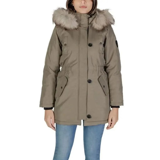 Parka d'hiver beige avec capuche bordée de fourrure et fermeture à boutons par Only Veste pour femme