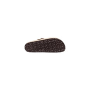 Sandales Birkenstock pour homme en cuir couleur crème, modèle Boston beige avec semelle intérieure souple et semelle extérieure en caoutchouc texturé marron foncé.
