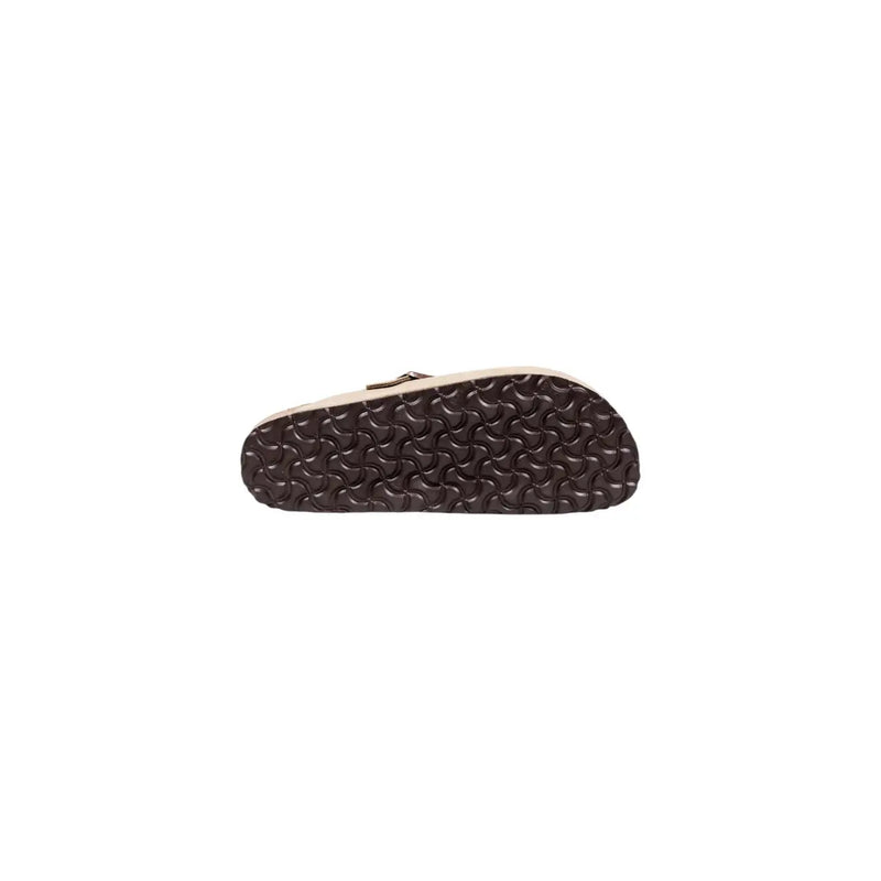 Sandales Birkenstock pour homme en cuir couleur crème, modèle Boston beige avec semelle intérieure souple et semelle extérieure en caoutchouc texturé marron foncé.
