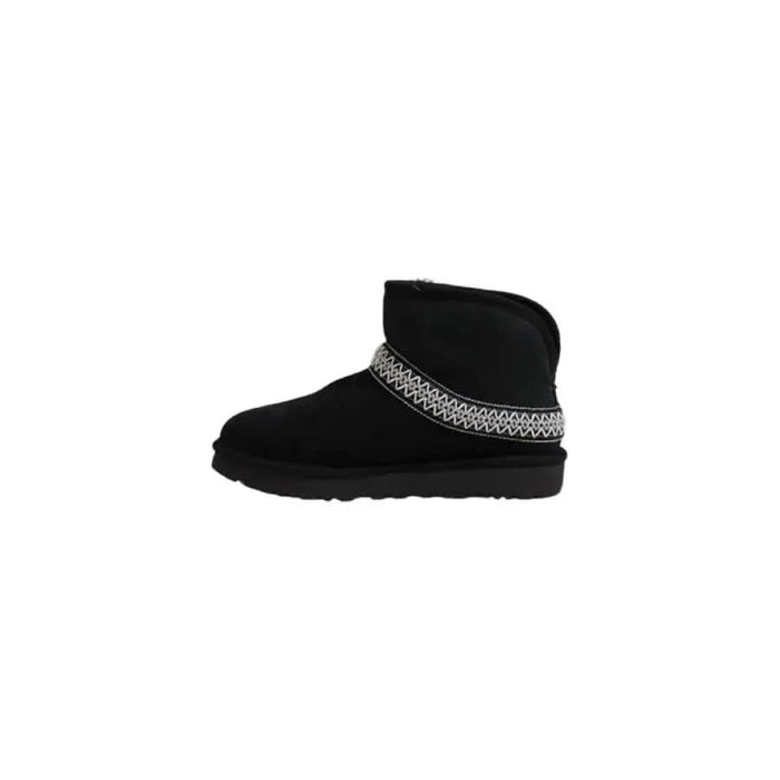Black leather ankle boots for women featuring a decorative band, perfect for Fall Winter