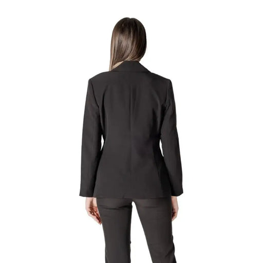 Black business suit for women displayed in a professional clothing product image