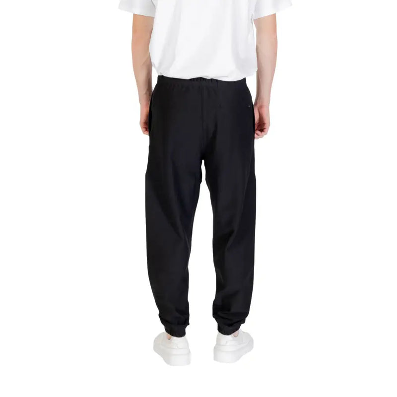 Pantalon de survêtement noir Calvin Klein, coupe slim, taille élastiquée avec cordon de serrage et chevilles élastiquées, en tissu noir