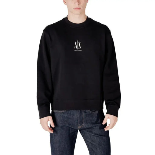 Sweat-shirt noir à col rond présenté dans Armani Exchange Sweat-shirt blanc à col rond long pour homme
