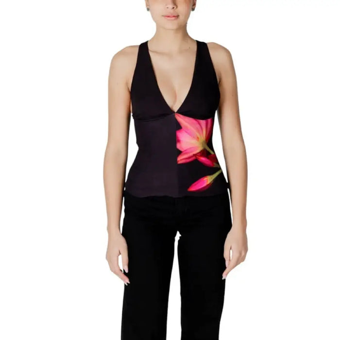 Black and floral print V-neck tank top featured in Orange Floral Print V Neck Top product image