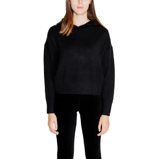 Black hooded knit sweater from Vero Moda Women’s collection featuring a V-neck design