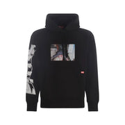 Sweat-shirt à capuche noir orné d'un imprimé photographique rectangulaire sur la poitrine et d'un lettrage graphique blanc sur la manche