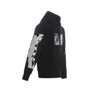 Sweat à capuche noir orné d'un imprimé graffiti blanc audacieux sur la manche gauche et d'un imprimé graphique rectangulaire sur la poitrine.