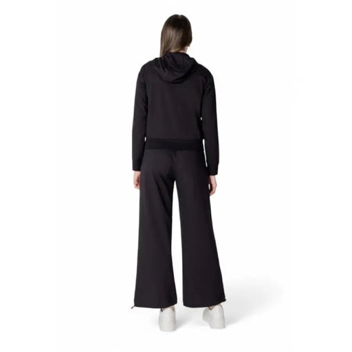 Black hooded tracksuit displayed as a stylish and comfortable athletic outfit