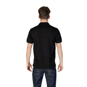 Polo Lacoste noir à manches courtes, doté d'un col classique et d'un ourlet côtelé en coton doux.