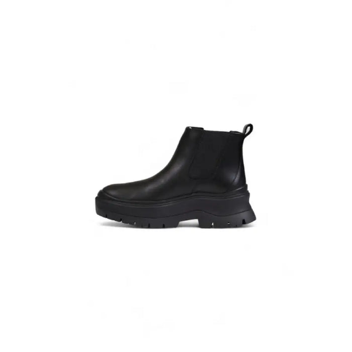 Black leather Chelsea boot with chunky sole and platform design