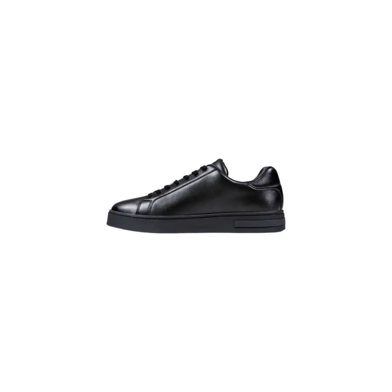 Black leather sneaker with white sole and laces, classic design.