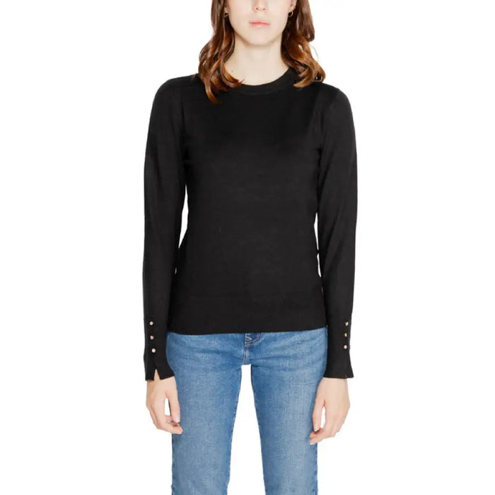 Black long-sleeved sweater with buttoned cuffs for women displayed in the product image