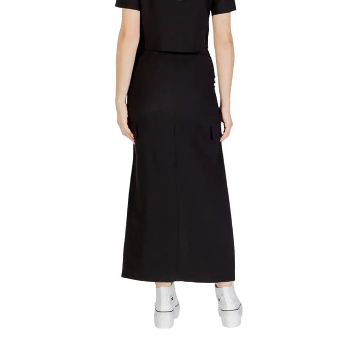 Black maxi skirt with front slit displayed in the product listing