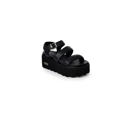 Black platform sandal for stylish and comfortable women’s footwear