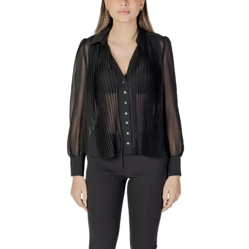 Black pleated blouse with sheer sleeves and button-front closure by Morgan De Toi
