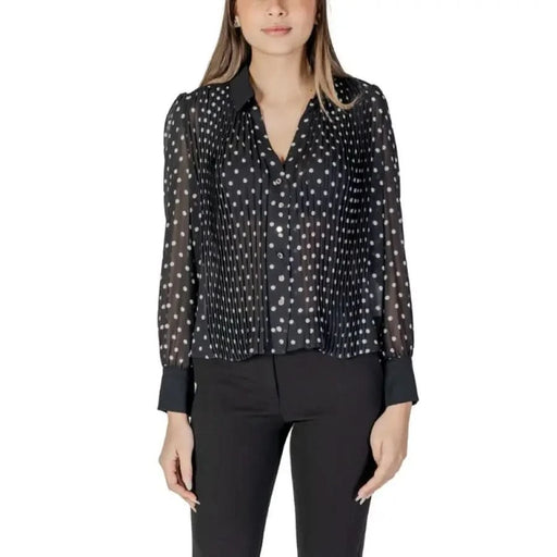 Black polka dot blouse from Morgan De Toi, a stylish addition to women’s fashion