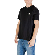 Col rond noir à manches courtes t-shirt en coton avec un petit blanc Calvin Klein Écusson logo sur la poitrine gauche