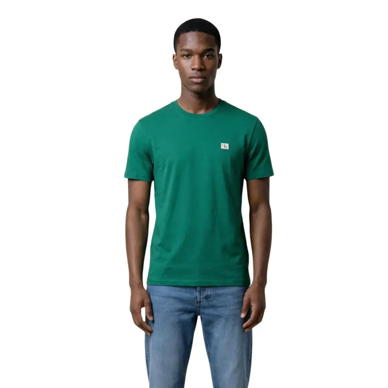 Col rond noir à manches courtes t-shirt Ce modèle en tissu vert Calvin Klein arbore un petit logo blanc sur la poitrine gauche.