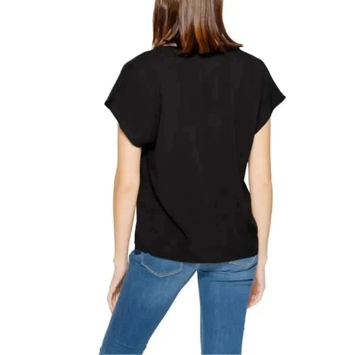 Black short-sleeved t-shirt worn with blue jeans - Jacqueline De Yong Women Knitwear