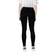 Jean skinny noir uni, coupe ajustée et élégante, taille haute.