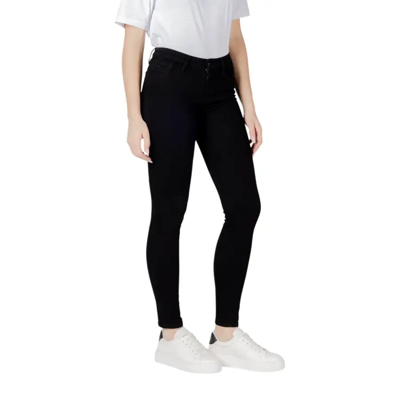 Jean skinny noir au design élégant et ajusté, taille haute, dans un coloris noir classique