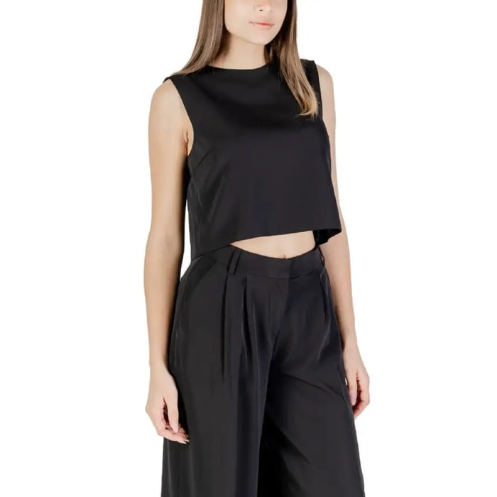 Black sleeveless crop top and wide-leg pants set for women, stylish and comfortable outfit