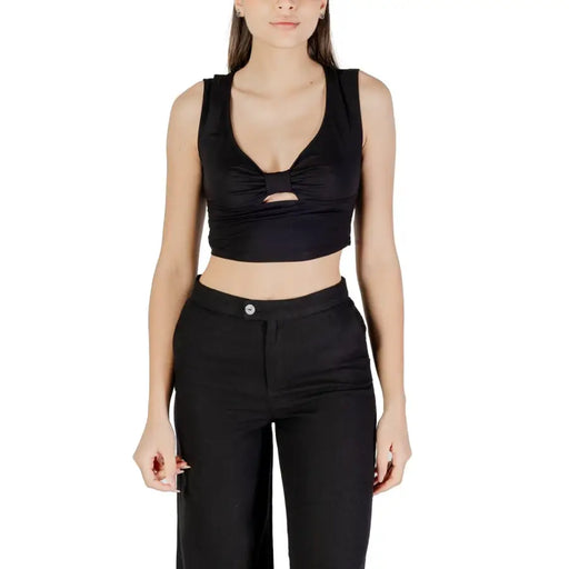 Black strappy round neck sleeveless crop top with center knot and cutout