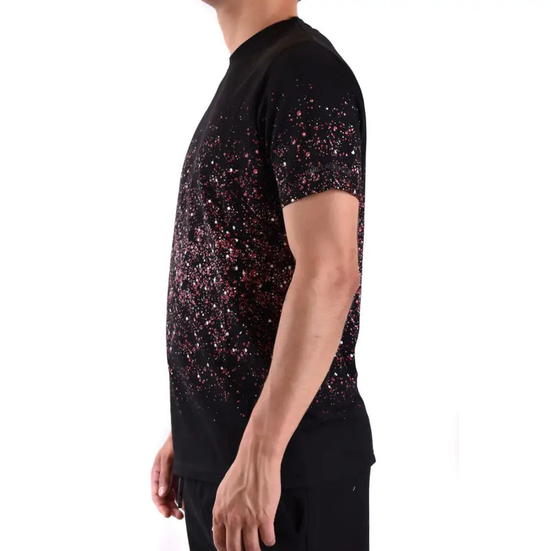 T-shirt noir à manches courtes orné d'un motif pailleté rose et blanc à pois cosmiques sur tissu en coton