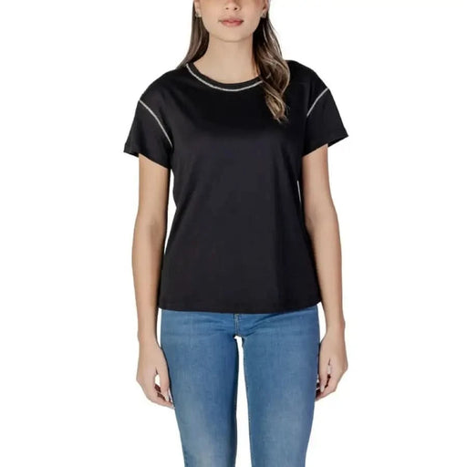 Black t-shirt with white contrast stitching, showcased in Liu Jo Women’s collection