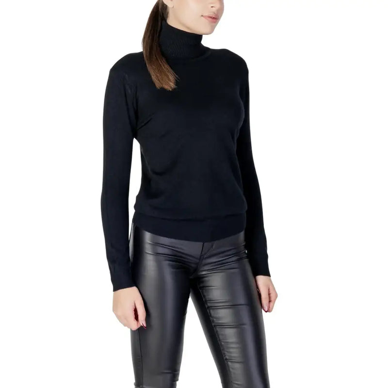 Pull en maille noire à col roulé et manches longues pour femme, avec poignets côtelés