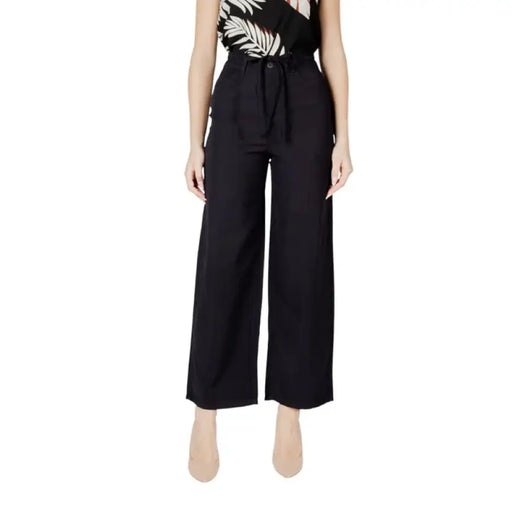 Black wide-leg drawstring pants for versatile, stylish casual wear