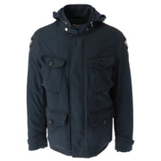 Blauer Veste d'hiver à capuche bleue pour homme, en mélange de coton bleu marine foncé, avec poches à rabat boutonnées et insigne brodé sur l'épaule.