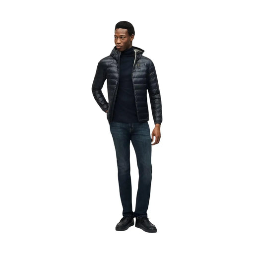 Blauer Doudoune d'hiver matelassée à capuche pour homme, en polyamide noir, avec logo discret sur la poitrine, idéale par temps froid.